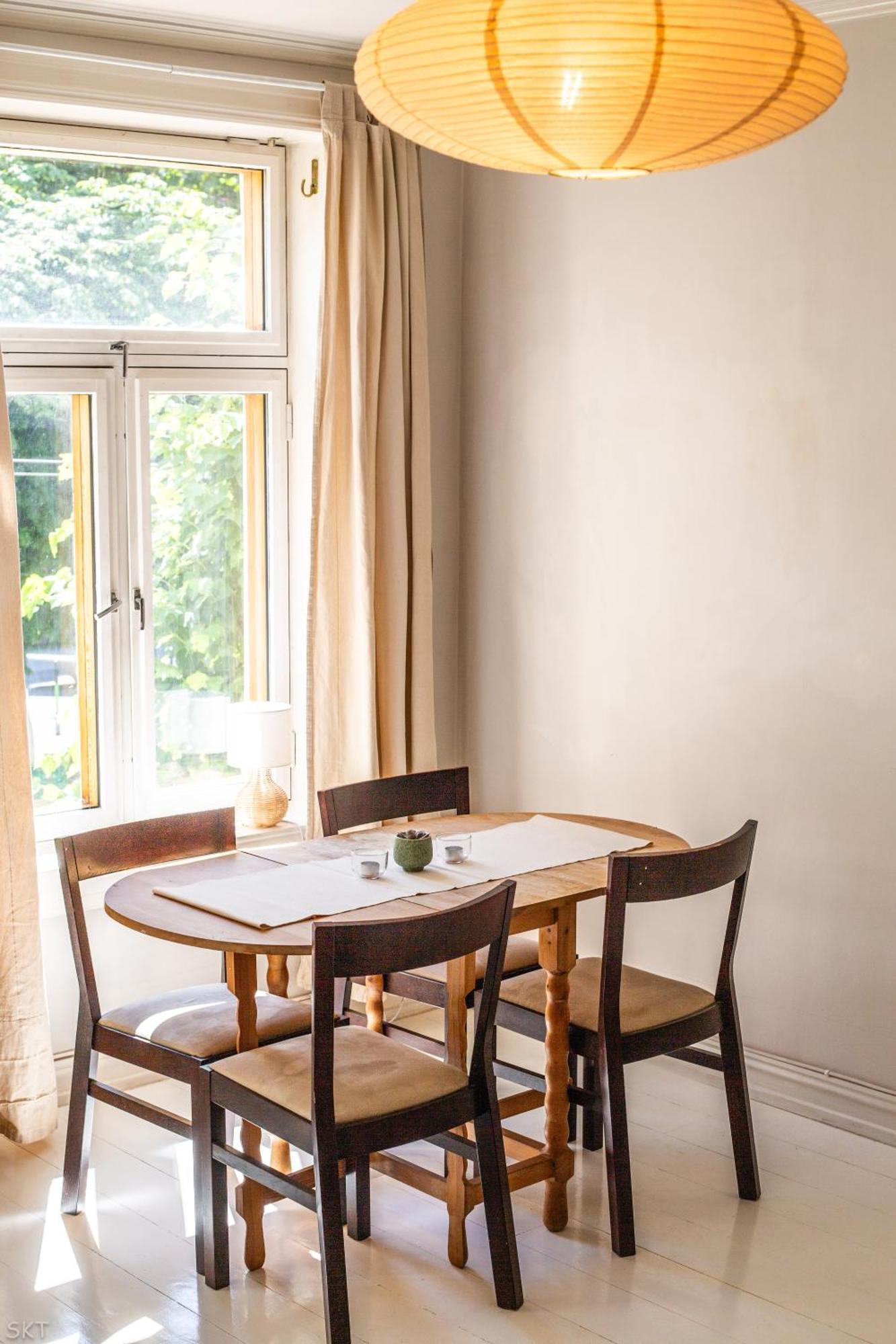 Charming 1800s W Fireplace And Free Parking Lejlighed *